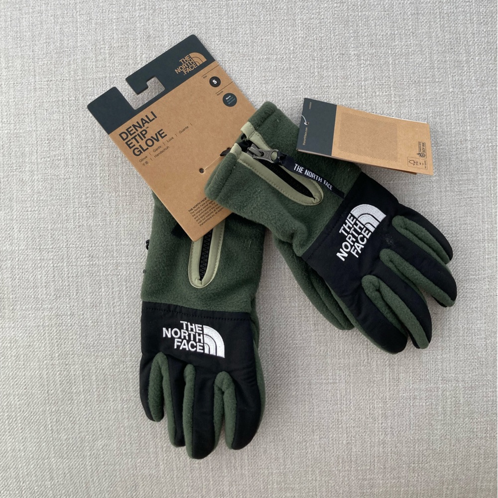 The north face green denali fleece gloves